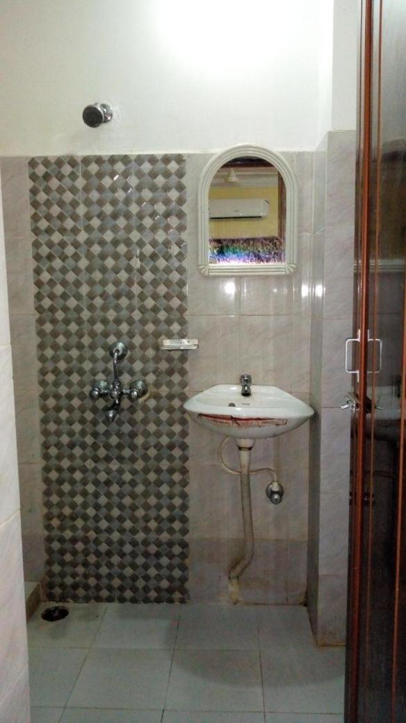 Sunrise Guest House Μπουμπάνεσβαρ Εξωτερικό φωτογραφία